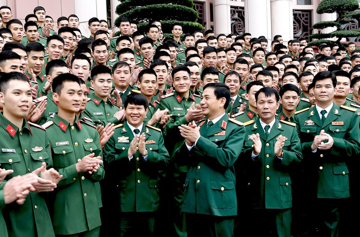 PHÁT HUY VAI TRÒ CỦA ĐẢNG VIÊN XUẤT NGŨ

